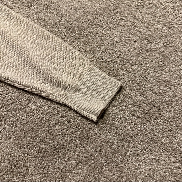 Tan colored soft, cozy, lightweight sweater in Women’s SMALL - Picture 4 of 8